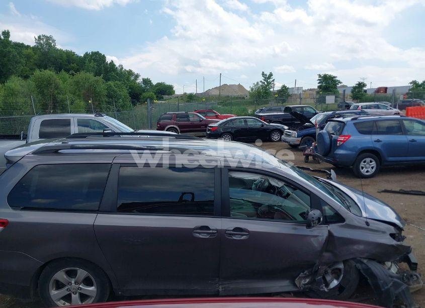 Photo 13 of 2011 Toyota Sienna LE V6 (VIN 5TDKK3DC3BS166098)