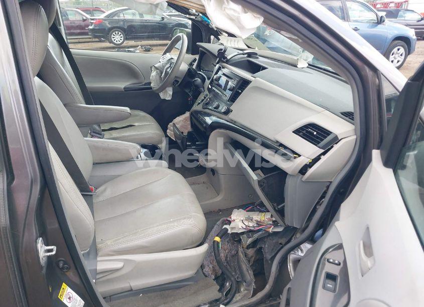 Photo 5 of 2011 Toyota Sienna LE V6 (VIN 5TDKK3DC3BS166098)