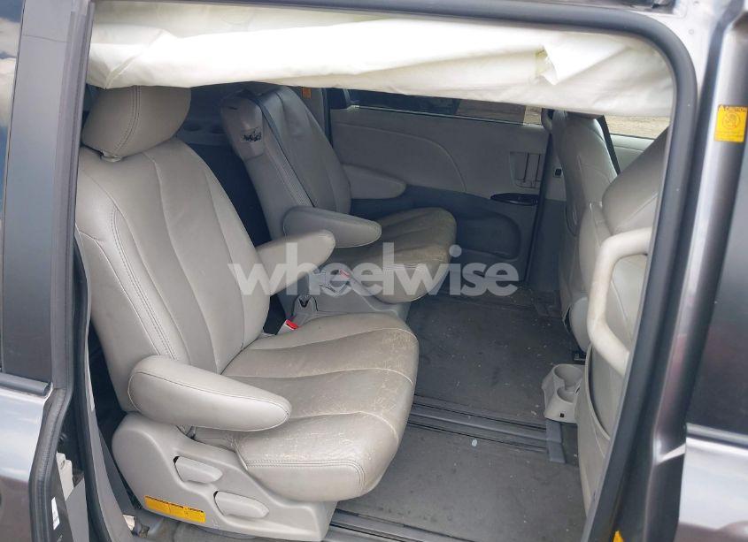 Photo 8 of 2011 Toyota Sienna LE V6 (VIN 5TDKK3DC3BS166098)