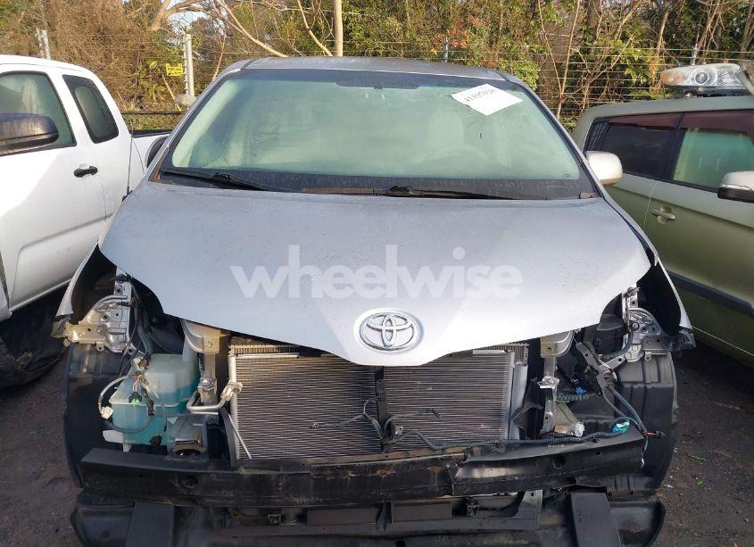 Photo 13 of 2011 Toyota Sienna LE V6 (VIN 5TDKK3DC3BS169969)