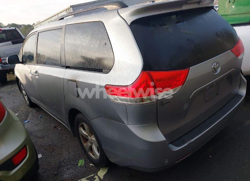 Photo 3 of 2011 Toyota Sienna LE V6 (VIN 5TDKK3DC3BS169969)