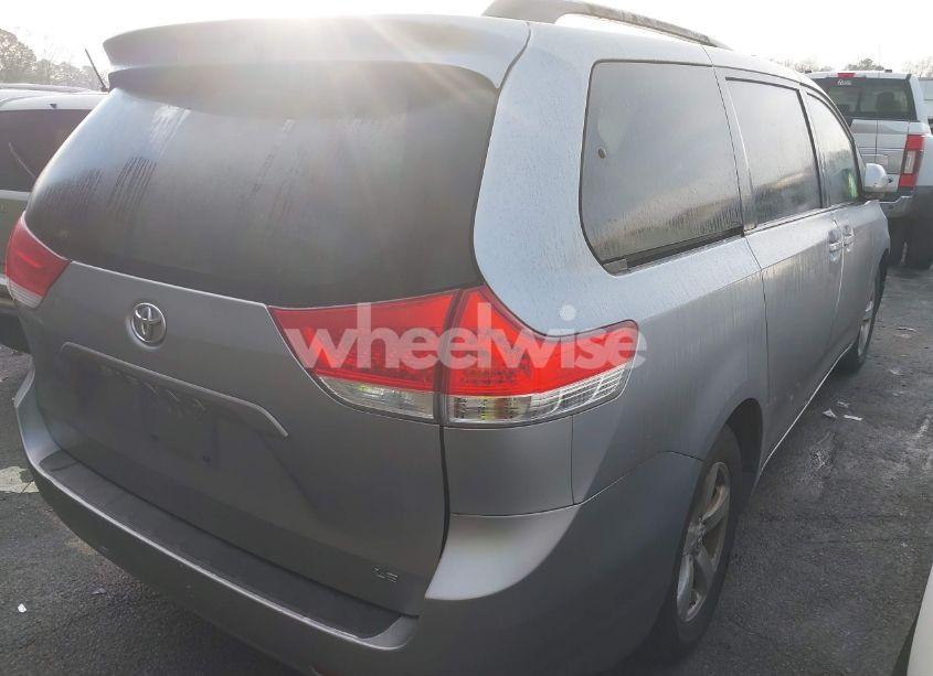 Photo 4 of 2011 Toyota Sienna LE V6 (VIN 5TDKK3DC3BS169969)