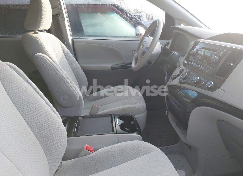 Photo 5 of 2011 Toyota Sienna LE V6 (VIN 5TDKK3DC3BS169969)