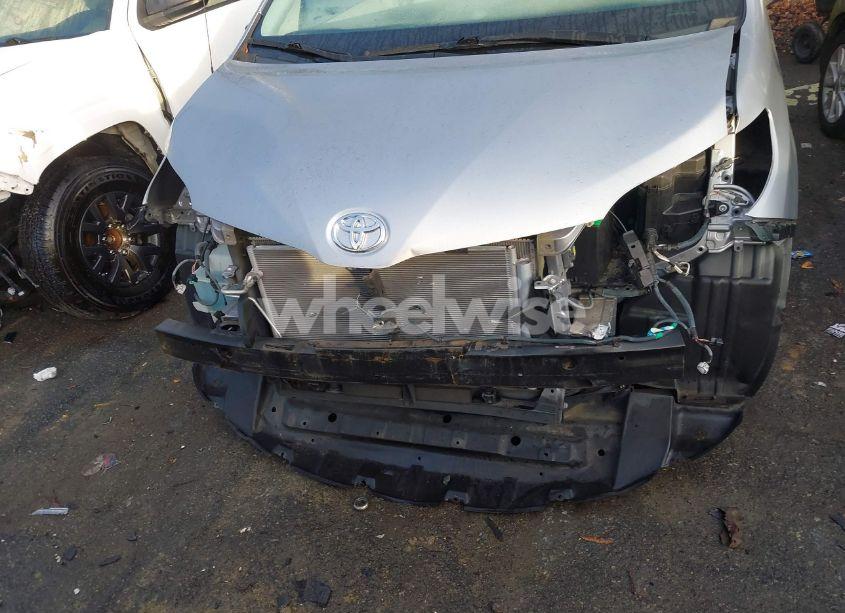 Photo 6 of 2011 Toyota Sienna LE V6 (VIN 5TDKK3DC3BS169969)