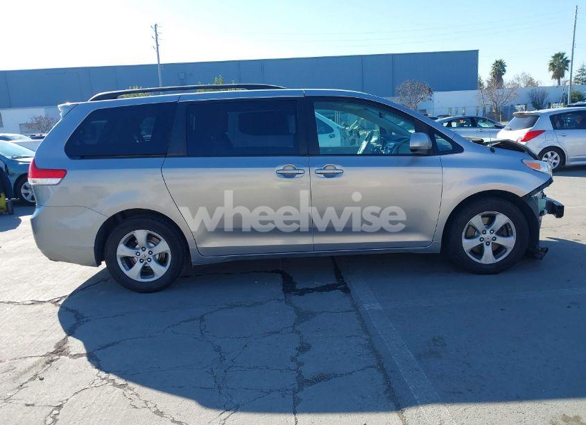 Photo 14 of 2011 Toyota Sienna LE V6 (VIN 5TDKK3DC3BS175562)