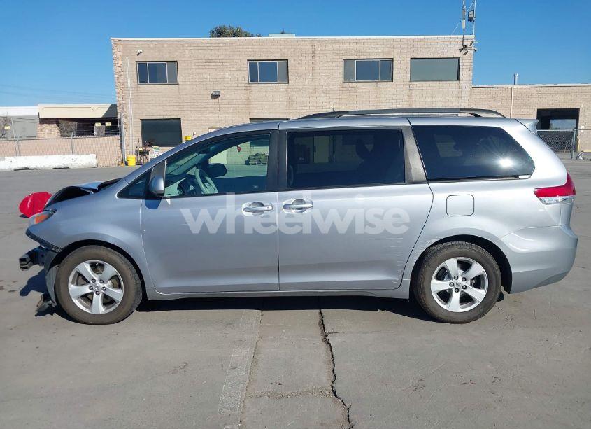 Photo 15 of 2011 Toyota Sienna LE V6 (VIN 5TDKK3DC3BS175562)