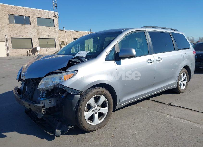 Photo 2 of 2011 Toyota Sienna LE V6 (VIN 5TDKK3DC3BS175562)