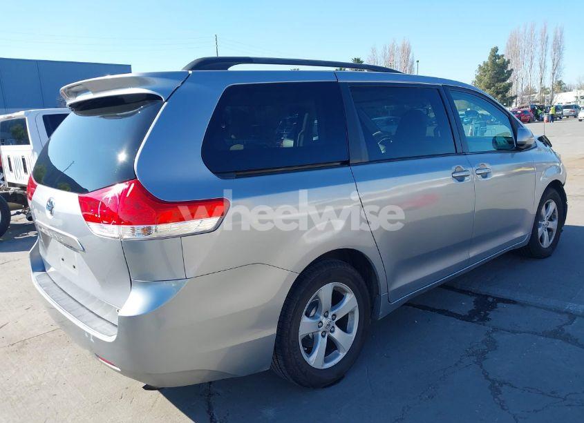 Photo 4 of 2011 Toyota Sienna LE V6 (VIN 5TDKK3DC3BS175562)