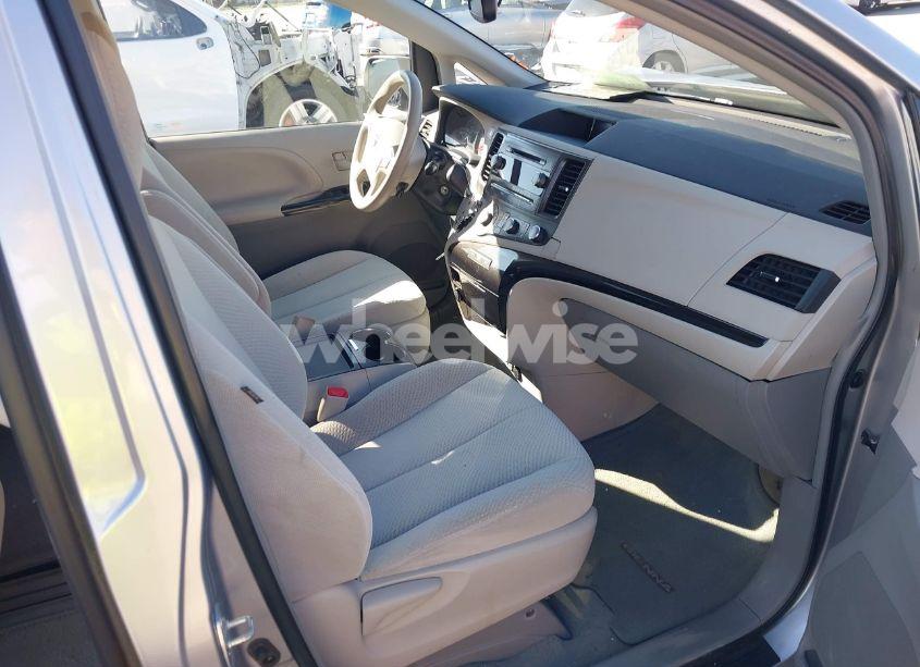 Photo 5 of 2011 Toyota Sienna LE V6 (VIN 5TDKK3DC3BS175562)