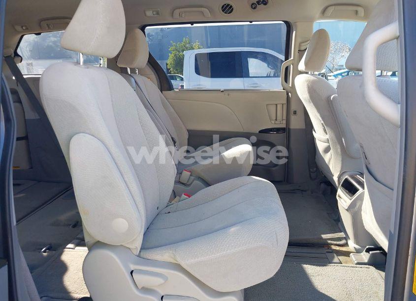 Photo 8 of 2011 Toyota Sienna LE V6 (VIN 5TDKK3DC3BS175562)