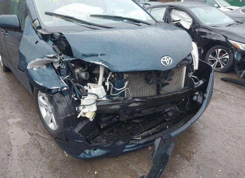 Photo 6 of 2012 Toyota Sienna LE V6 8 PASSENGER (VIN 5TDKK3DC3CS200879)