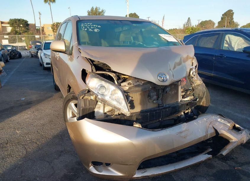 2012 Toyota Sienna LE V6 8 PASSENGER (VIN 5TDKK3DC3CS270009) main photo