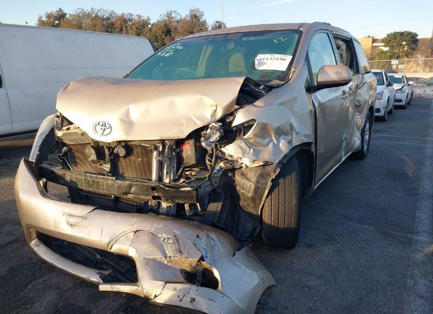 Photo 2 of 2012 Toyota Sienna LE V6 8 PASSENGER (VIN 5TDKK3DC3CS270009)