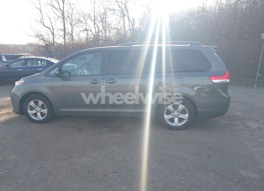 Photo 15 of 2013 Toyota Sienna LE V6 8 PASSENGER (VIN 5TDKK3DC3DS324488)