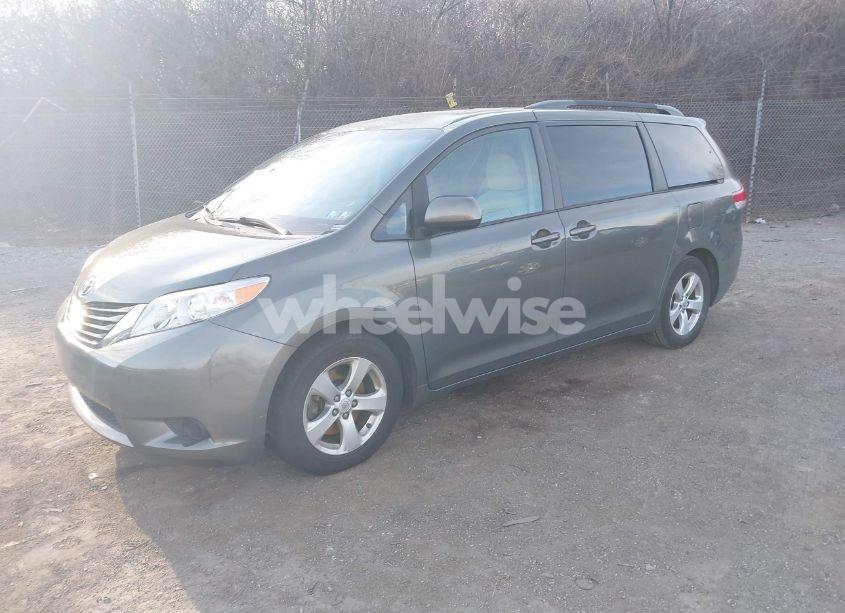 Photo 2 of 2013 Toyota Sienna LE V6 8 PASSENGER (VIN 5TDKK3DC3DS324488)