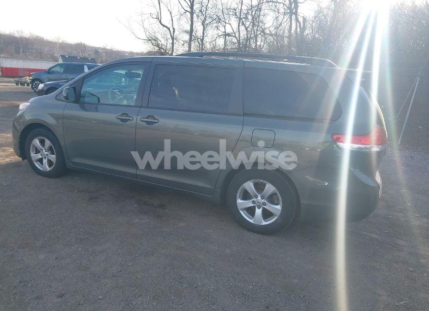 Photo 3 of 2013 Toyota Sienna LE V6 8 PASSENGER (VIN 5TDKK3DC3DS324488)