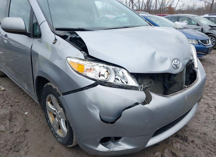 Photo 6 of 2013 Toyota Sienna LE V6 8 PASSENGER (VIN 5TDKK3DC3DS376817)