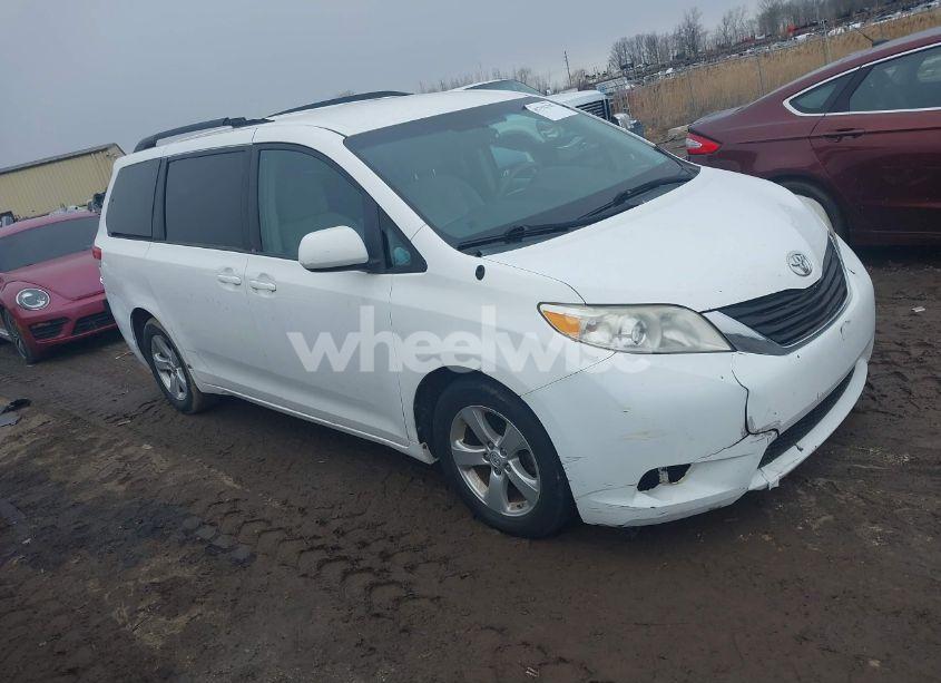 2013 Toyota Sienna LE V6 8 PASSENGER (VIN 5TDKK3DC3DS378261) main photo