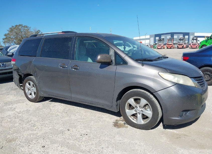 2013 Toyota Sienna LE V6 8 PASSENGER (VIN 5TDKK3DC3DS401120) main photo