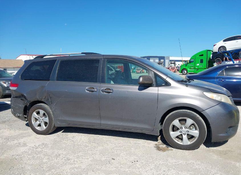 Photo 13 of 2013 Toyota Sienna LE V6 8 PASSENGER (VIN 5TDKK3DC3DS401120)