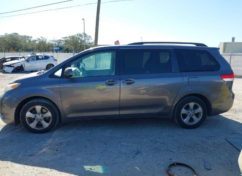 Photo 14 of 2013 Toyota Sienna LE V6 8 PASSENGER (VIN 5TDKK3DC3DS401120)