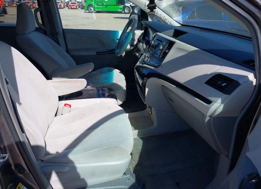 Photo 5 of 2013 Toyota Sienna LE V6 8 PASSENGER (VIN 5TDKK3DC3DS401120)