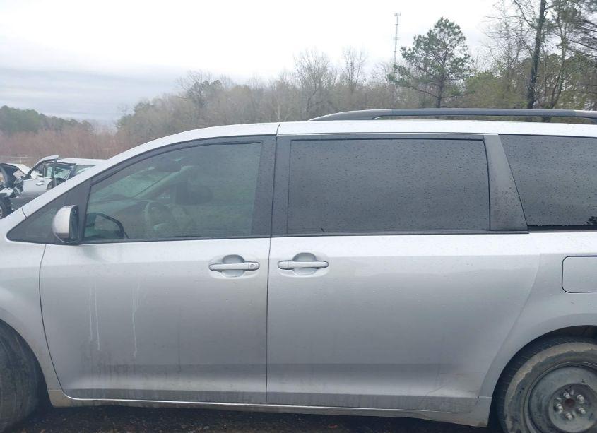 Photo 14 of 2014 Toyota Sienna LE V6 8 PASSENGER (VIN 5TDKK3DC3ES415617)