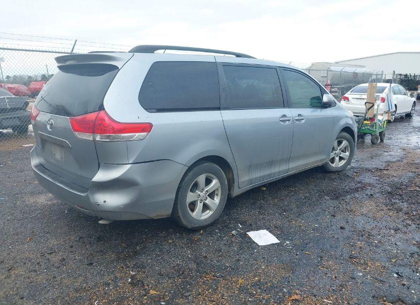 Photo 4 of 2014 Toyota Sienna LE V6 8 PASSENGER (VIN 5TDKK3DC3ES415617)
