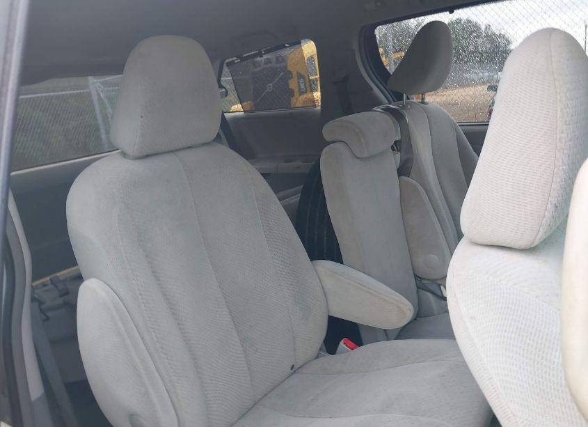Photo 8 of 2014 Toyota Sienna LE V6 8 PASSENGER (VIN 5TDKK3DC3ES415617)