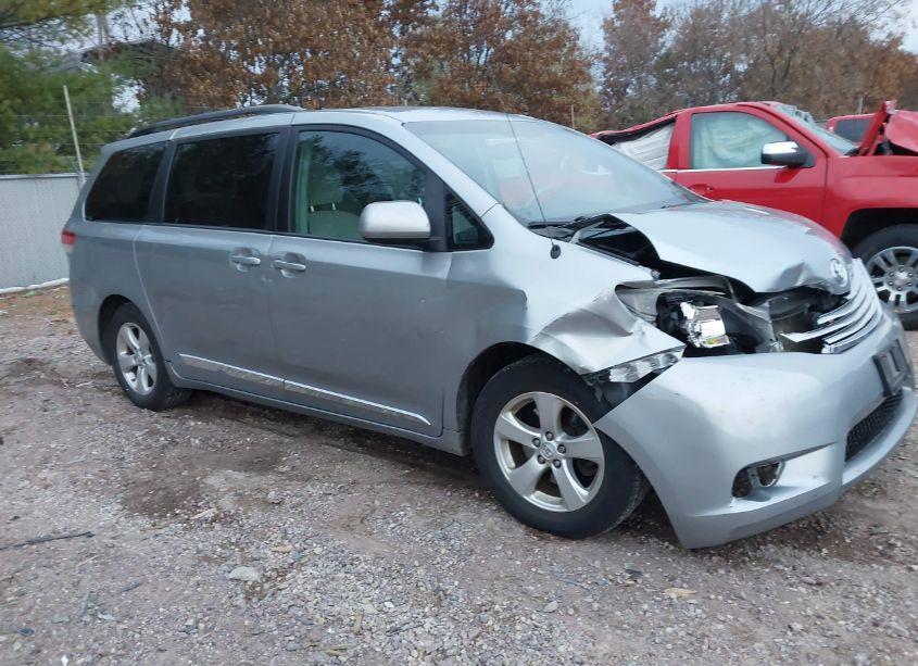 2014 Toyota Sienna LE V6 8 PASSENGER (VIN 5TDKK3DC3ES444017) main photo