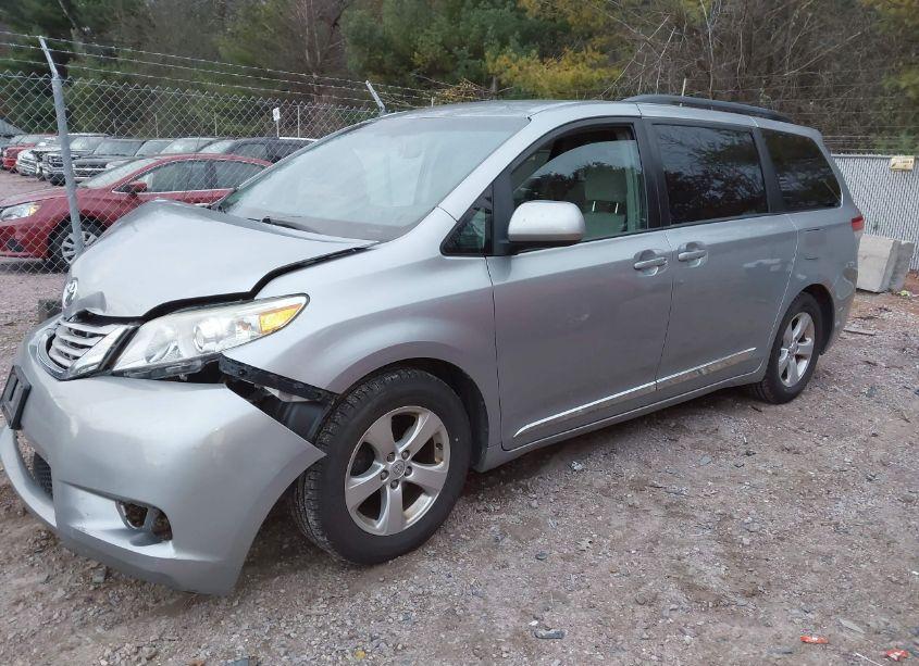 Photo 2 of 2014 Toyota Sienna LE V6 8 PASSENGER (VIN 5TDKK3DC3ES444017)