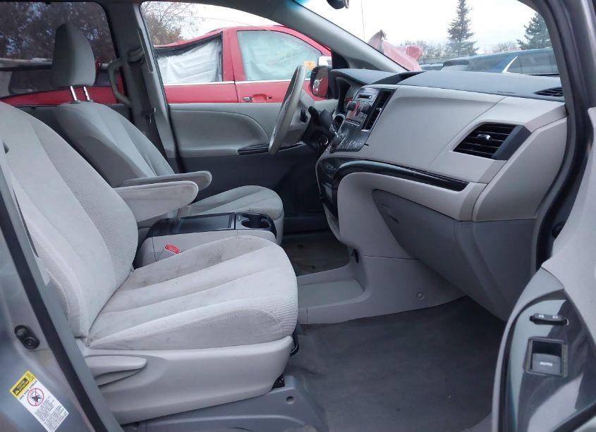 Photo 5 of 2014 Toyota Sienna LE V6 8 PASSENGER (VIN 5TDKK3DC3ES444017)