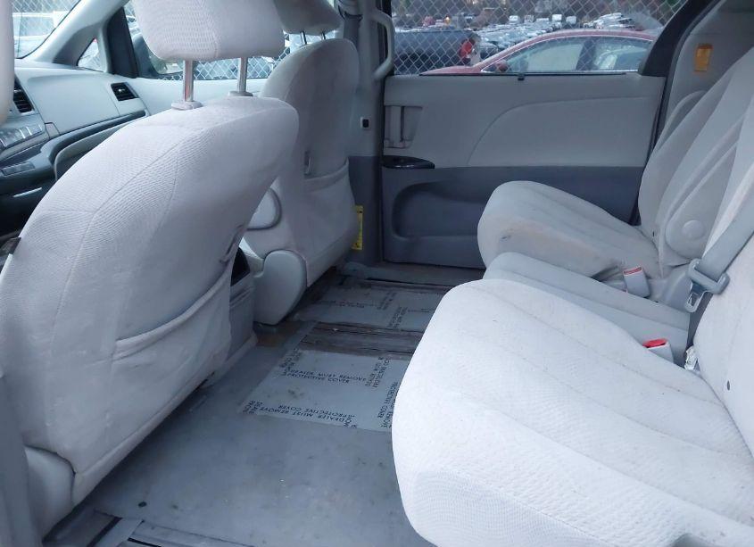 Photo 8 of 2014 Toyota Sienna LE V6 8 PASSENGER (VIN 5TDKK3DC3ES444017)