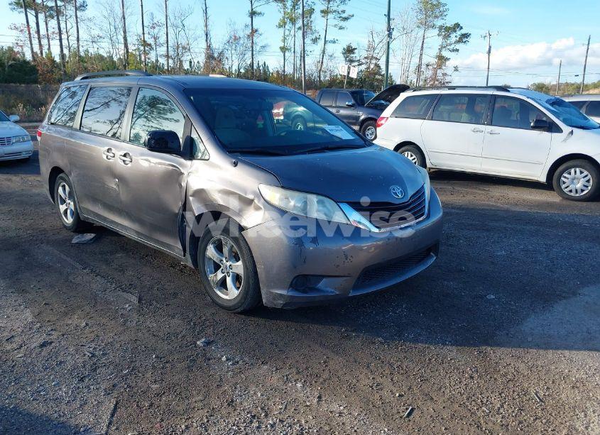 2014 Toyota Sienna LE V6 8 PASSENGER (VIN 5TDKK3DC3ES454904) main photo