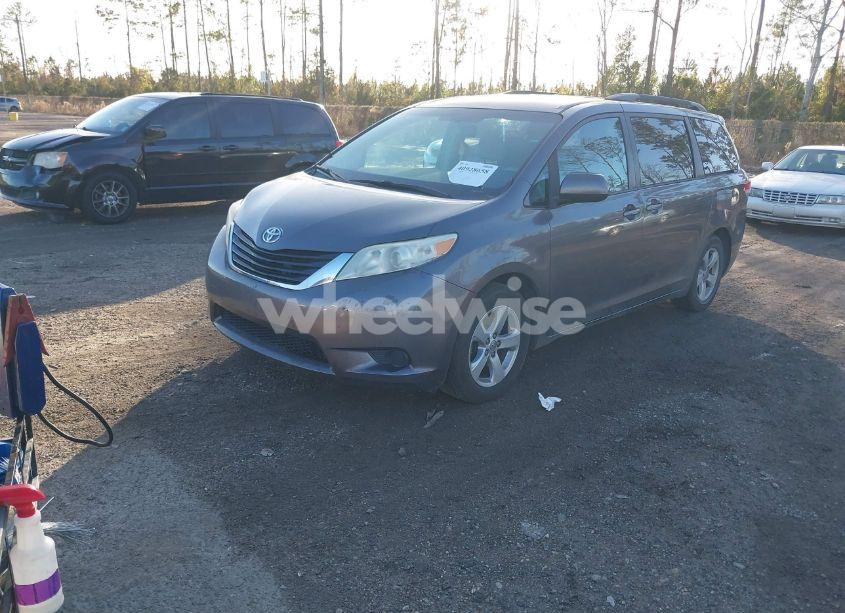 Photo 2 of 2014 Toyota Sienna LE V6 8 PASSENGER (VIN 5TDKK3DC3ES454904)