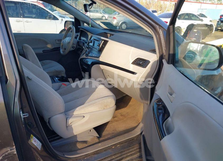 Photo 5 of 2014 Toyota Sienna LE V6 8 PASSENGER (VIN 5TDKK3DC3ES454904)