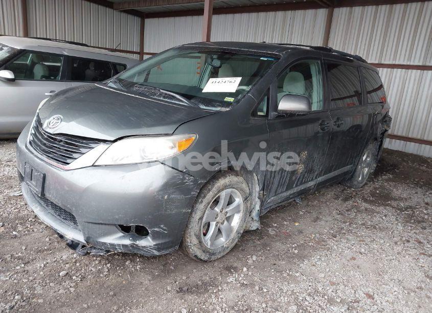 Photo 2 of 2014 Toyota Sienna LE V6 8 PASSENGER (VIN 5TDKK3DC3ES458483)