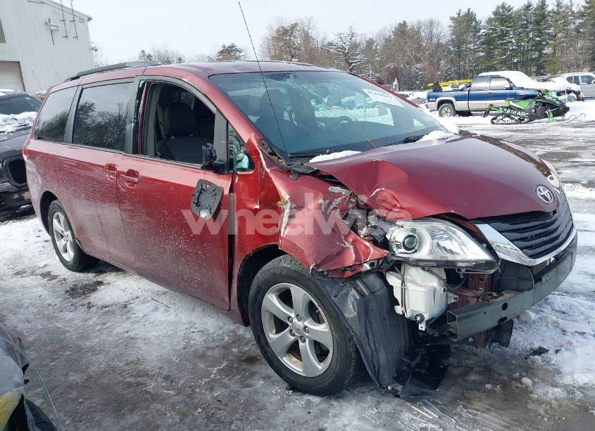 2014 Toyota Sienna LE V6 8 PASSENGER (VIN 5TDKK3DC3ES511943) main photo