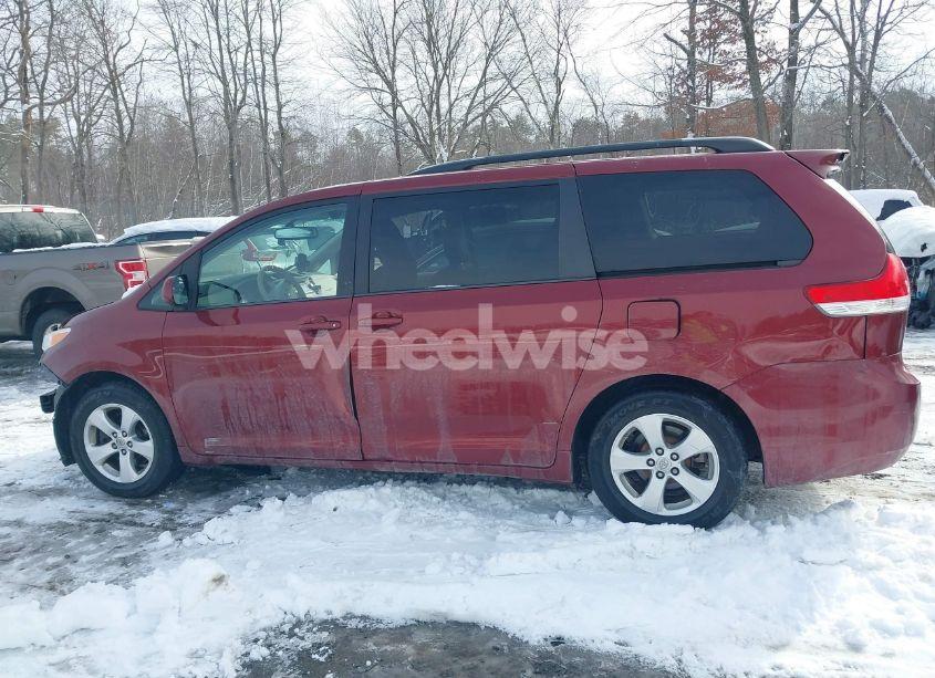 Photo 14 of 2014 Toyota Sienna LE V6 8 PASSENGER (VIN 5TDKK3DC3ES511943)