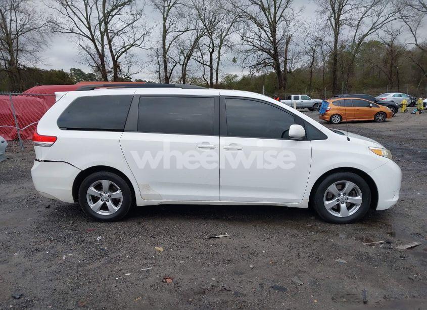 Photo 13 of 2014 Toyota Sienna LE V6 8 PASSENGER (VIN 5TDKK3DC3ES513658)