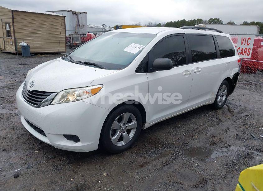 Photo 2 of 2014 Toyota Sienna LE V6 8 PASSENGER (VIN 5TDKK3DC3ES513658)