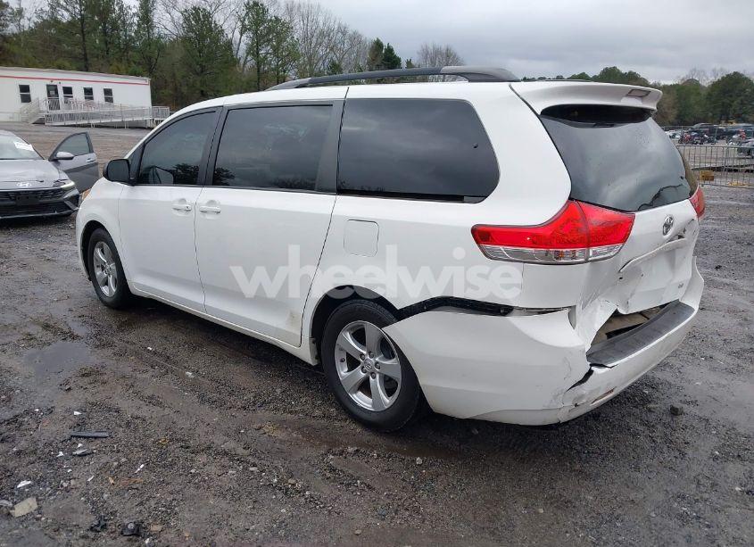 Photo 3 of 2014 Toyota Sienna LE V6 8 PASSENGER (VIN 5TDKK3DC3ES513658)