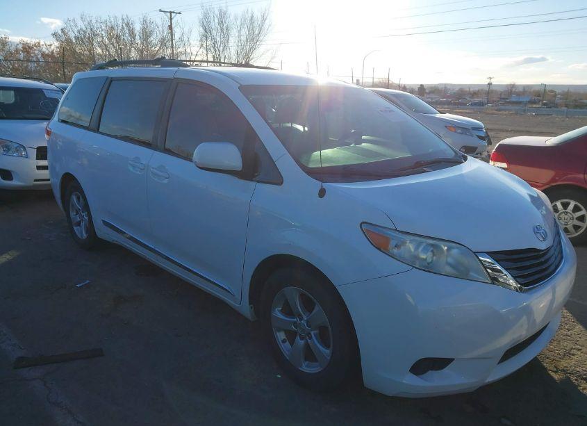 Photo 13 of 2014 Toyota Sienna LE V6 8 PASSENGER (VIN 5TDKK3DC3ES525664)