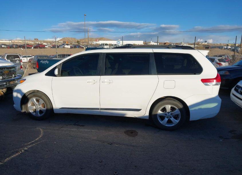 Photo 14 of 2014 Toyota Sienna LE V6 8 PASSENGER (VIN 5TDKK3DC3ES525664)