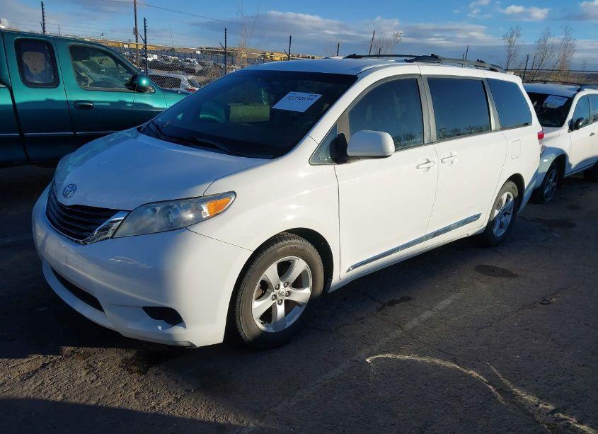 Photo 2 of 2014 Toyota Sienna LE V6 8 PASSENGER (VIN 5TDKK3DC3ES525664)