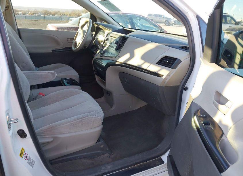 Photo 5 of 2014 Toyota Sienna LE V6 8 PASSENGER (VIN 5TDKK3DC3ES525664)