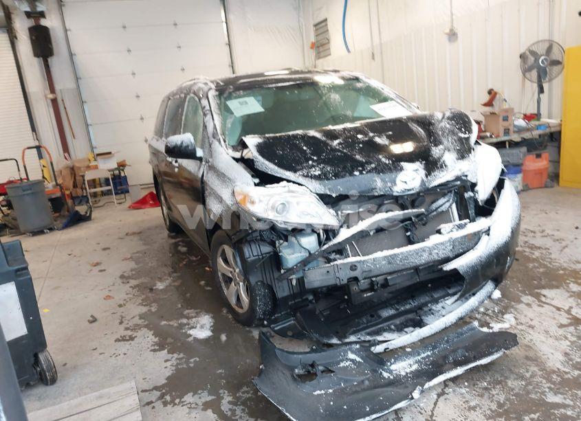 2015 Toyota Sienna LE 8 PASSENGER (VIN 5TDKK3DC3FS559167) main photo