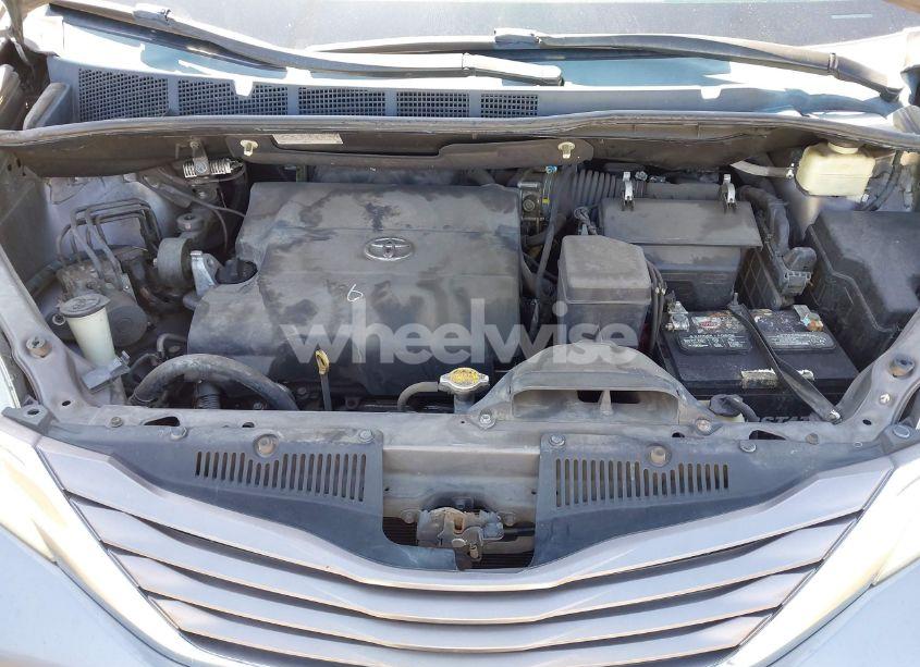 Photo 10 of 2015 Toyota Sienna LE 8 PASSENGER (VIN 5TDKK3DC3FS569925)