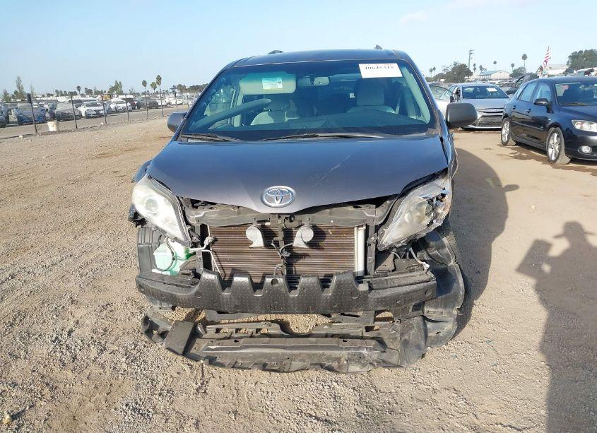 Photo 13 of 2015 Toyota Sienna LE 8 PASSENGER (VIN 5TDKK3DC3FS656353)