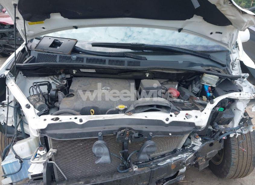 Photo 10 of 2015 Toyota Sienna LE 8 PASSENGER (VIN 5TDKK3DC3FS685710)